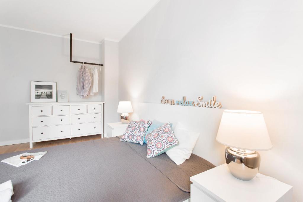Posteľ alebo postele v izbe v ubytovaní Apartamenty Stara Warszawska 43