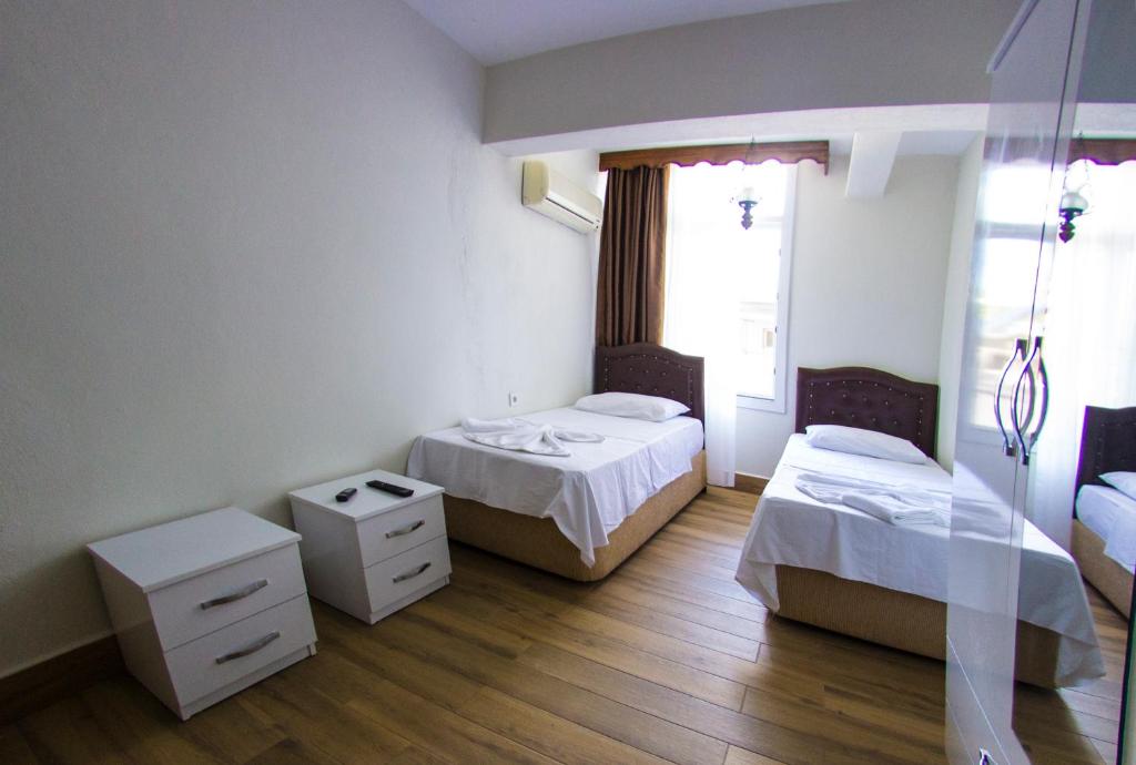 Atillas Getaway - Twin Room