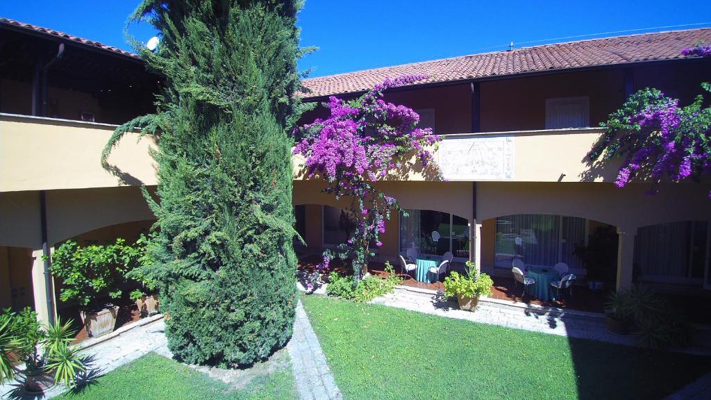 Vonkajšia záhrada v ubytovaní West Garda Hotel