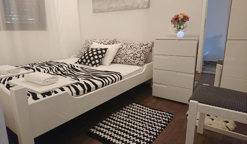 Postel nebo postele na pokoji v ubytování Apartments Vuleta