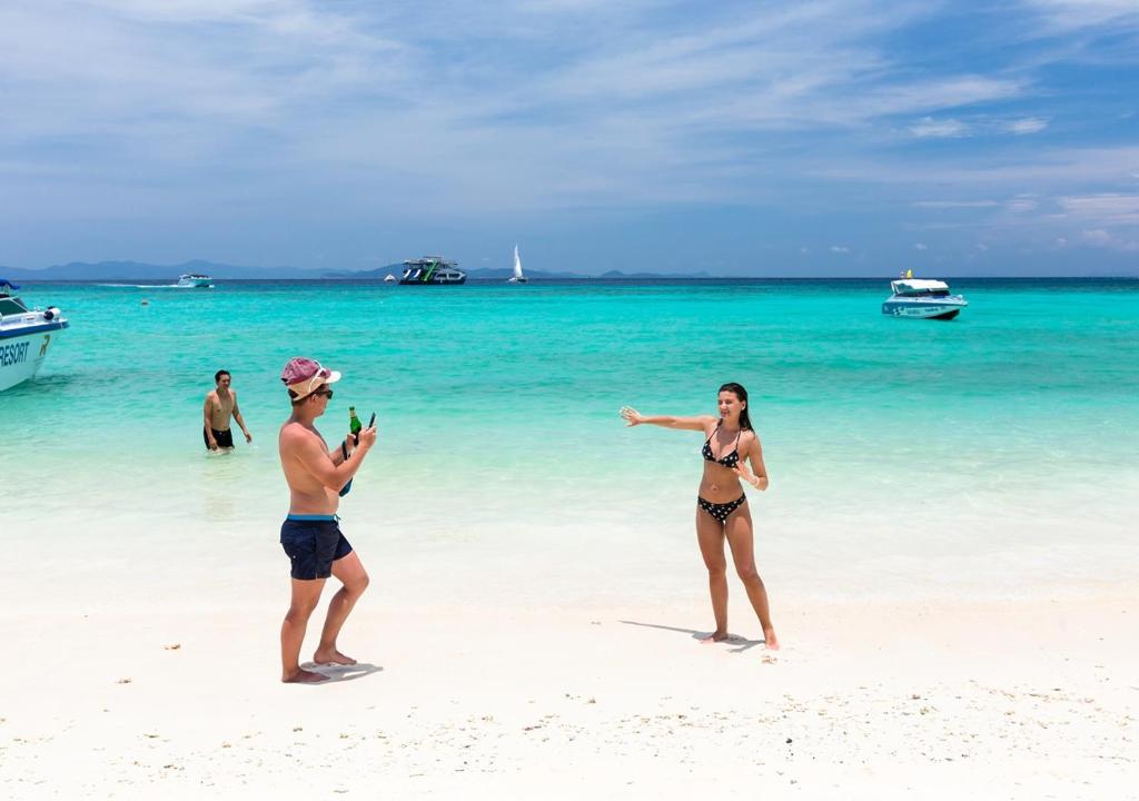 Hosté ubytování Racha Island Resort (Rayaburi)