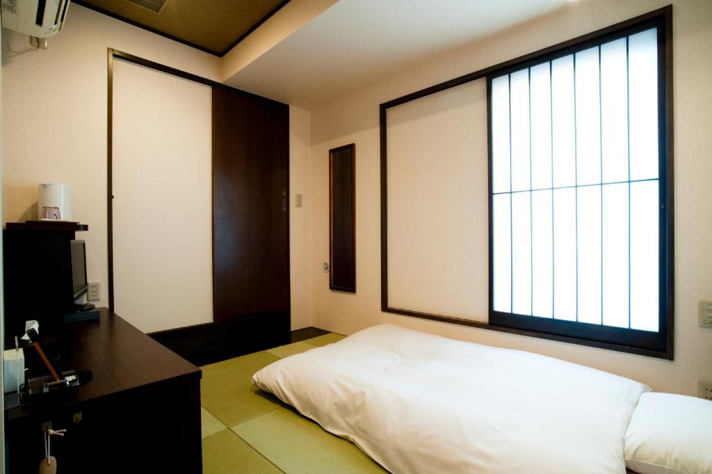 Postel nebo postele na pokoji v ubytování Ochanomizu Hotel Shoryukan