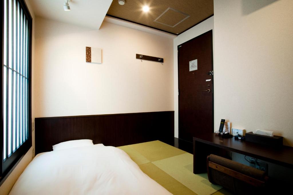 Postel nebo postele na pokoji v ubytování Ochanomizu Hotel Shoryukan