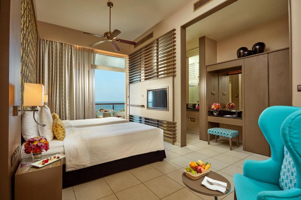 Postel nebo postele na pokoji v ubytování Sentido Heritance Negombo