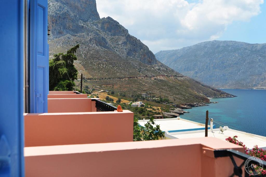 En balkong eller terrasse på Kalymnos Skalia Mountain-Sea