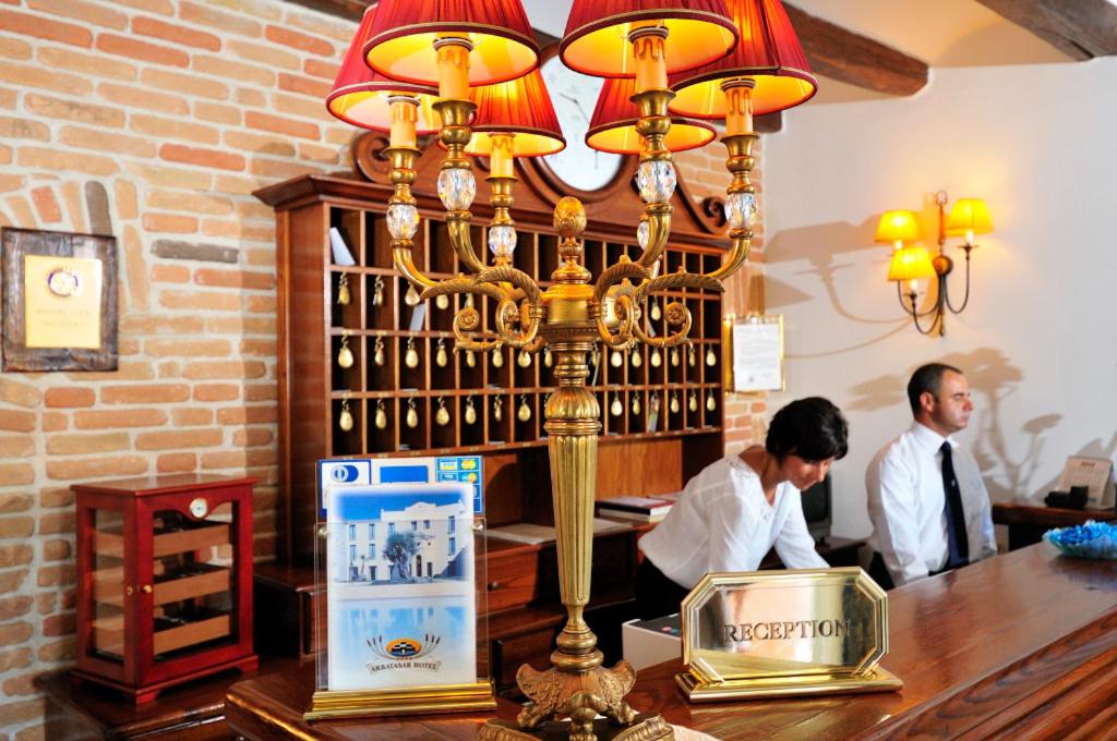 Гости Hotel Arbatasar