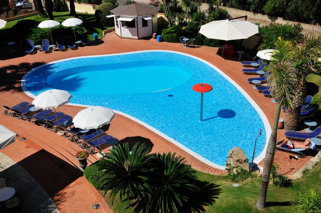 Бассейн в Hotel Arbatasar или поблизости