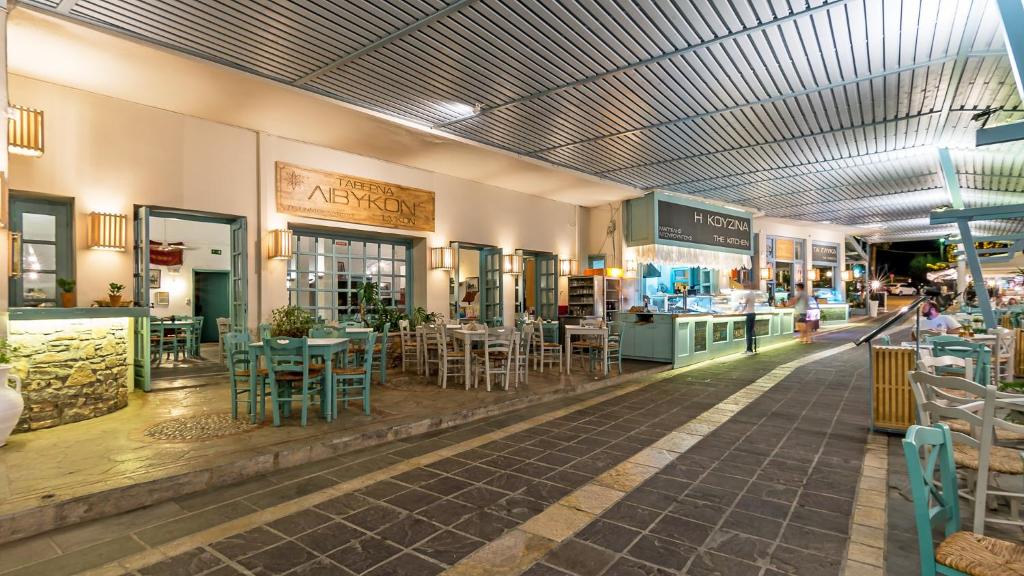 Reštaurácia alebo iné gastronomické zariadenie v ubytovaní Samaria by the Sea
