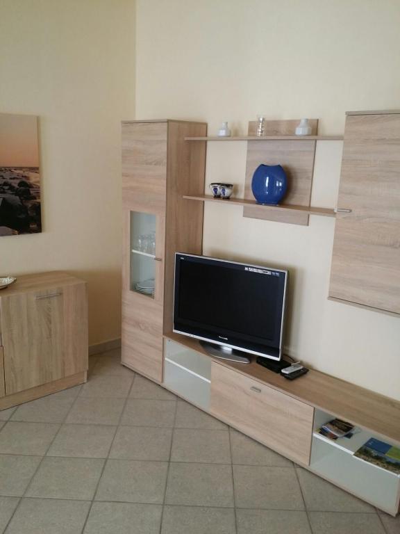 TV a/nebo společenská místnost v ubytování Appartamenti Via La Marmora