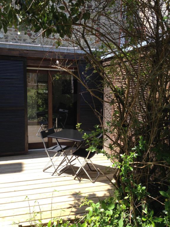 a table and chairs on a porch of a house at 5 rue de la Corderie in Granville