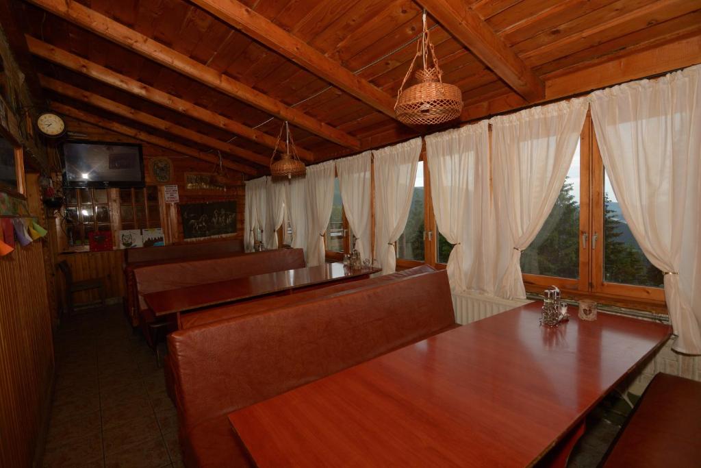 Restaurace v ubytování Cabana la Razvan