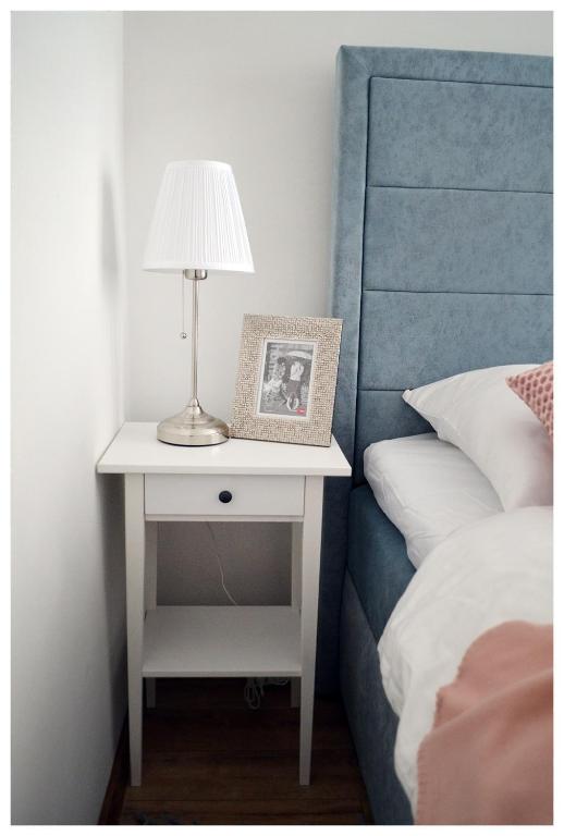 Posteľ alebo postele v izbe v ubytovaní Color24 Apartament