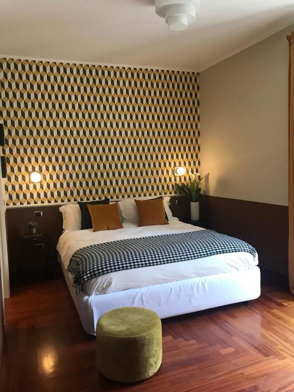 A bed or beds in a room at Zebra Naviglio
