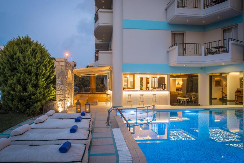 Басейн в Anesis Blue Boutique Hotel або поблизу