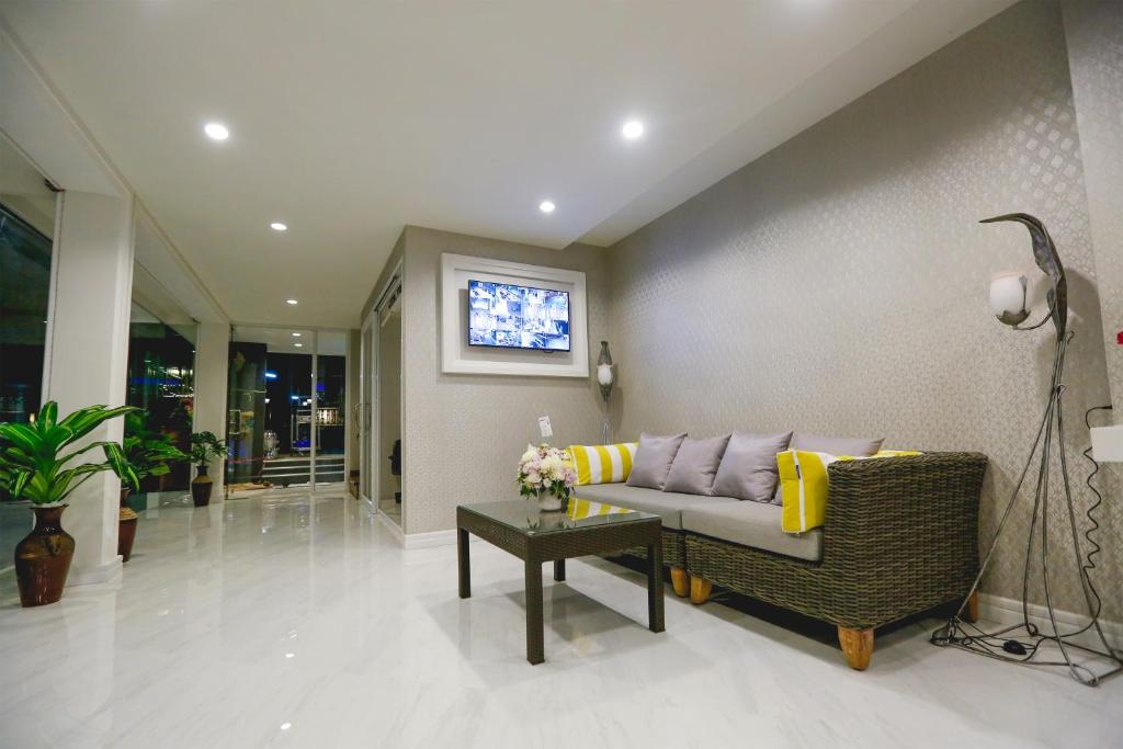 Hua Hin White Villa Hotel - SHA Certified