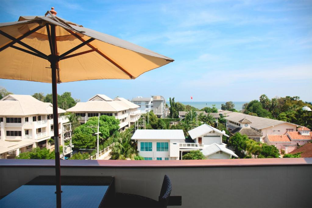 Hua Hin White Villa Hotel - SHA Certified - Resim 7