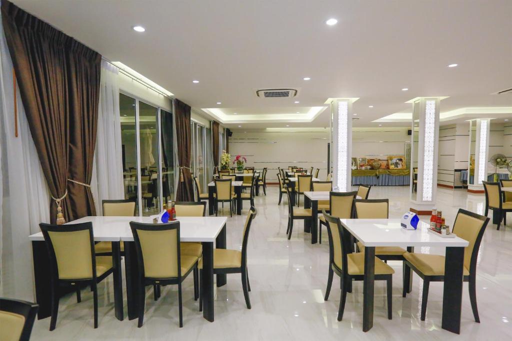 Hua Hin White Villa Hotel - SHA Certified - Resim 43