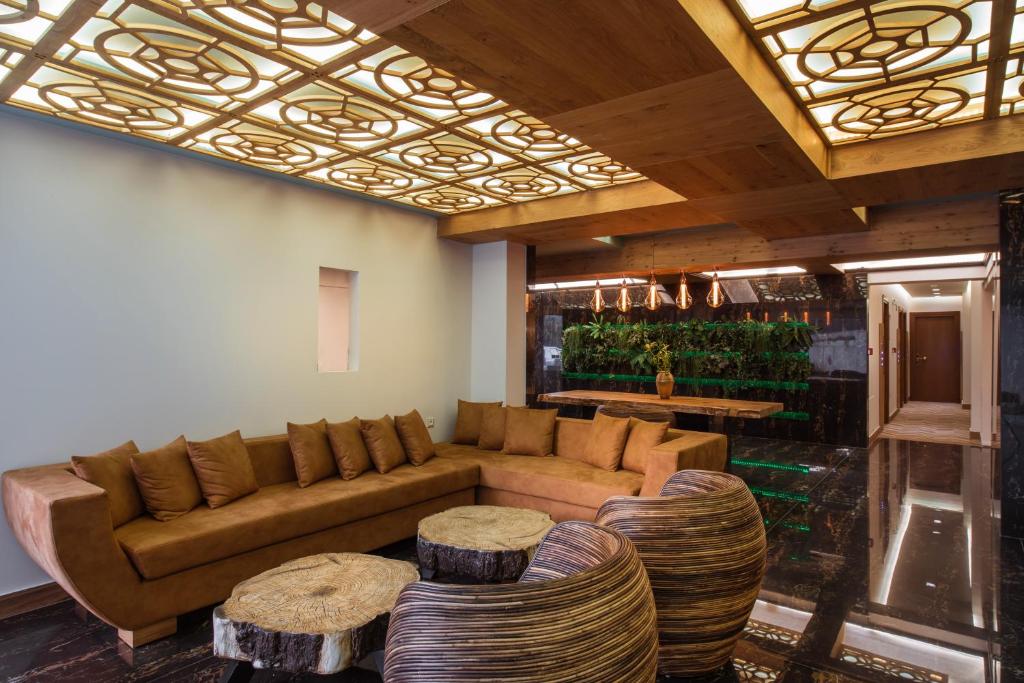 Зона вітальні в Anesis Blue Boutique Hotel