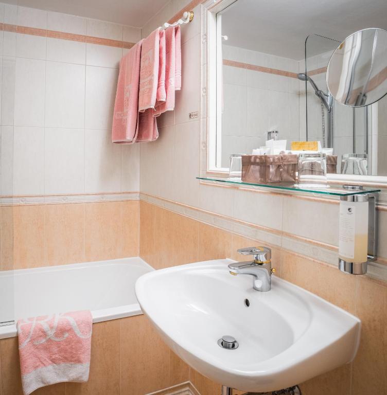 Koupelna v ubytování Schlosshotel Römischer Kaiser