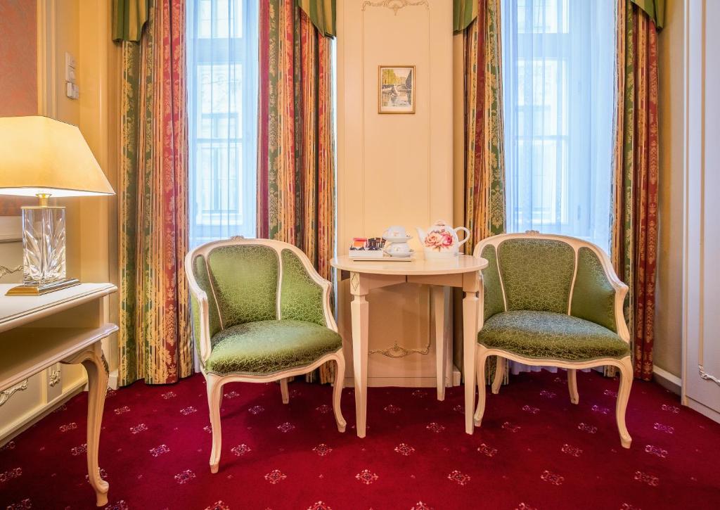 Posezení v ubytování Schlosshotel Römischer Kaiser