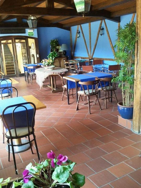 Restaurace v ubytování Hostal de la Rovira