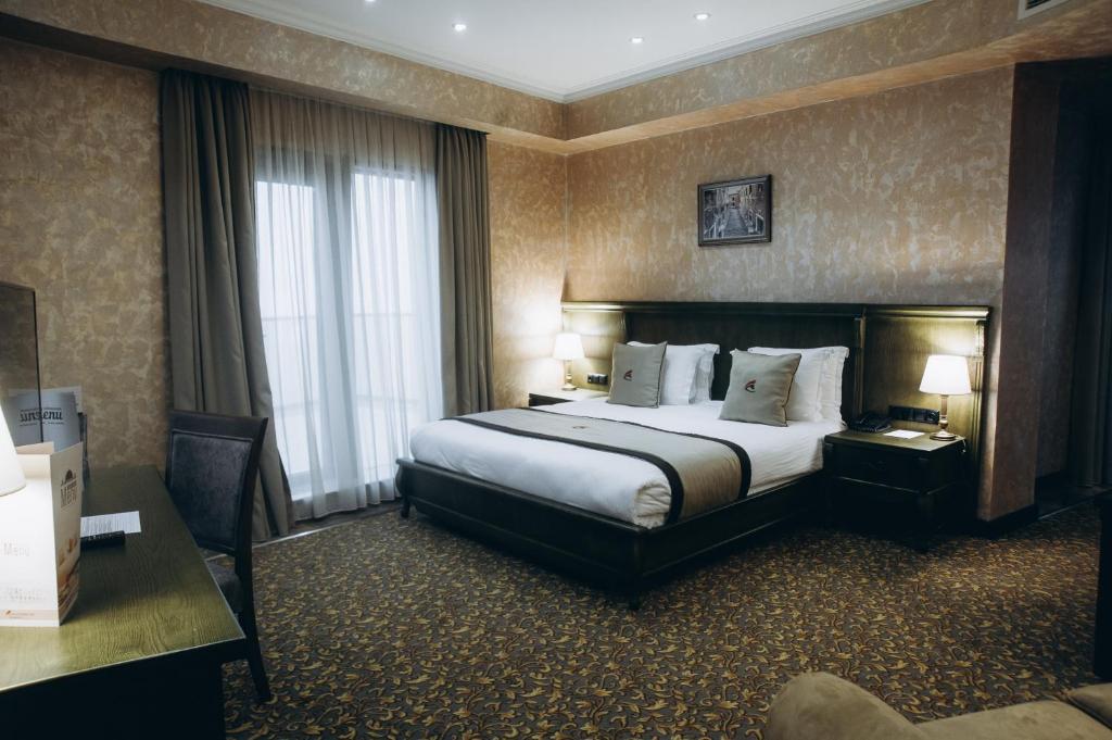 Colosseum Marina Hotel - Suite De Terraza