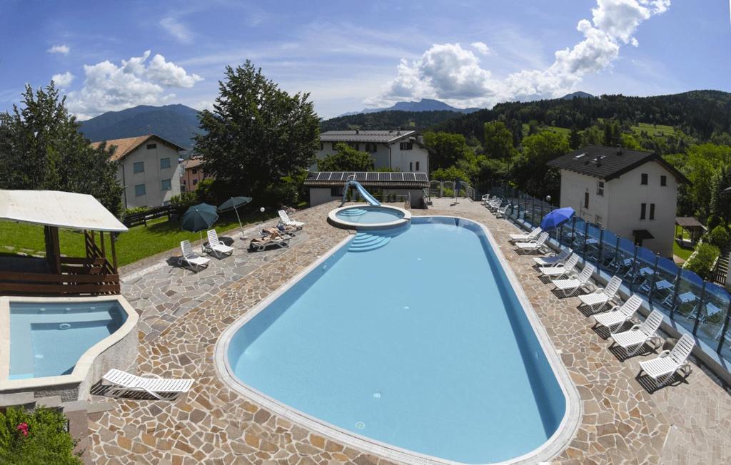 Nespecifikovaný výhled na hory nebo výhled na hory při pohledu z hotelu