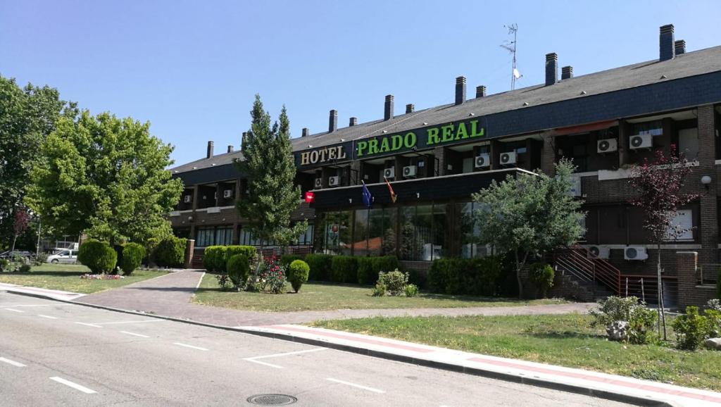 a building with a sign that reads hotel radio rental at Hotel Prado Real in Soto del Real