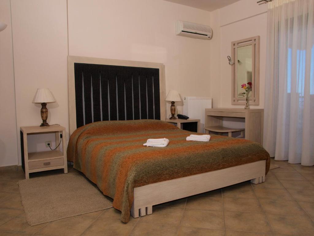 Postel nebo postele na pokoji v ubytování Hotel Theasi