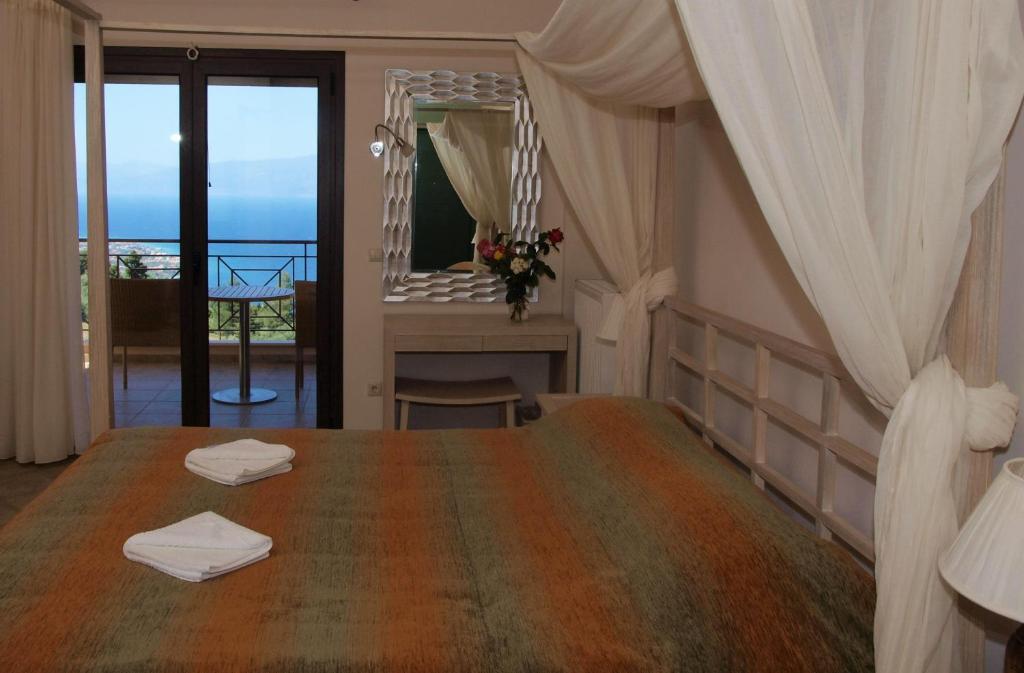 Postel nebo postele na pokoji v ubytování Hotel Theasi
