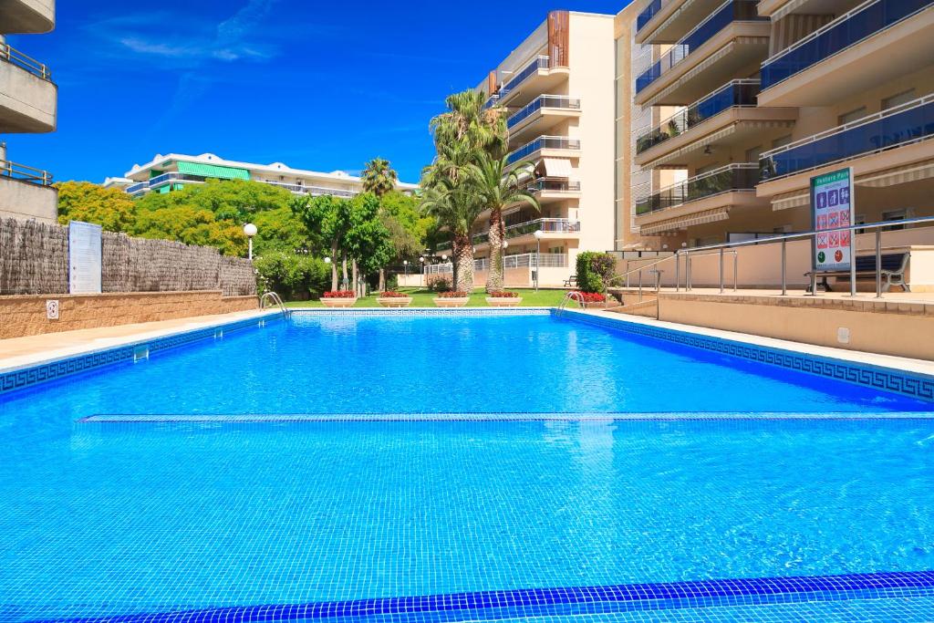 Bazén v ubytování UHC Ventura Park Apartments nebo v jeho okolí