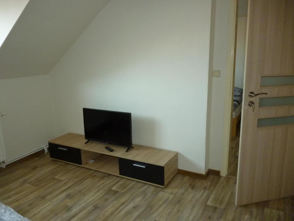Televízia a/alebo spoločenská miestnosť v ubytovaní Apartmán Relax-chatka a apartmán