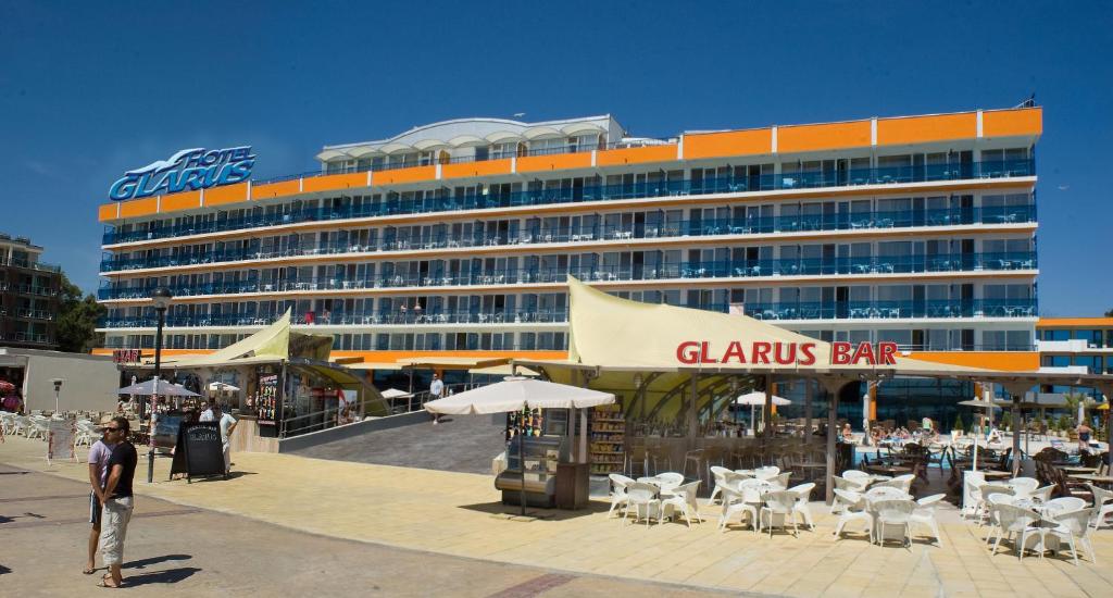 Restaurace v ubytování Hotel Glarus Beach