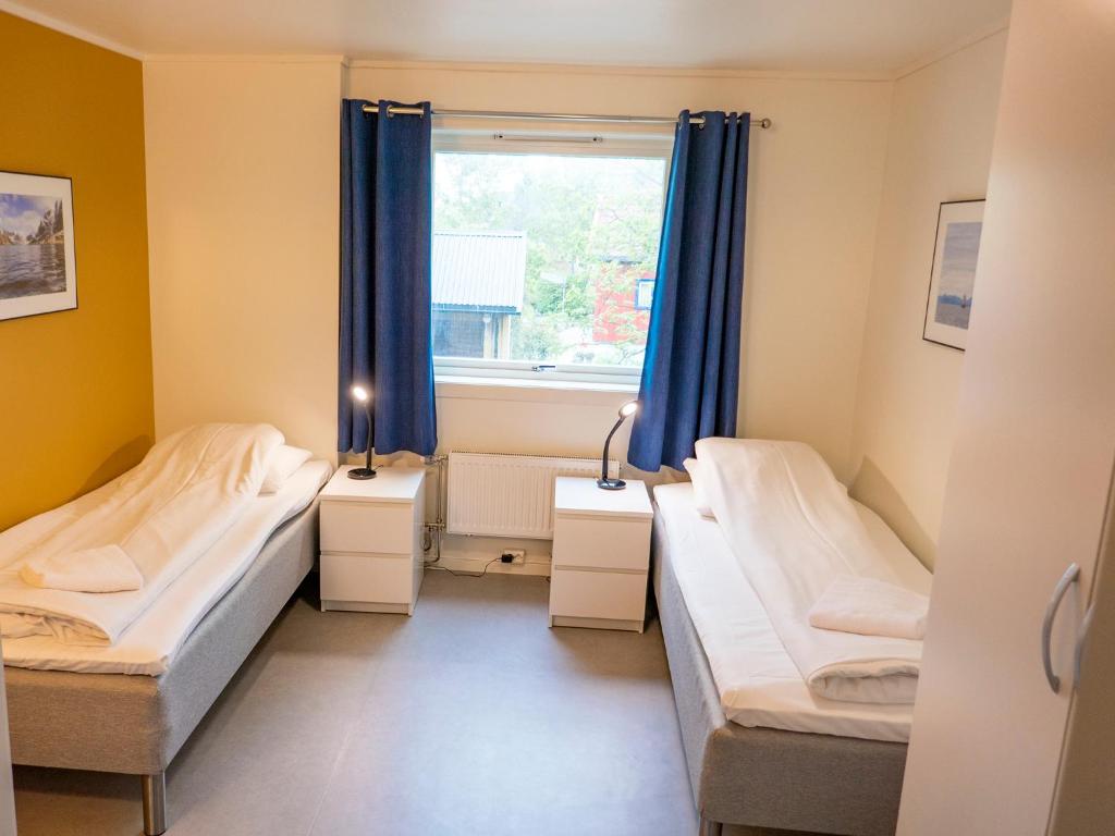 Postel nebo postele na pokoji v ubytování Lofoten sommerhotell og vandrerhjem