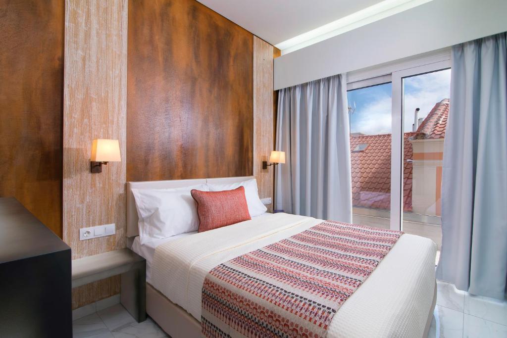 Postel nebo postele na pokoji v ubytování Molos Hotel