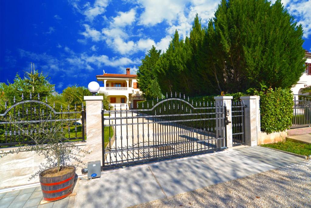 a gate in front of a house at Apartments Denis 344 in Fažana