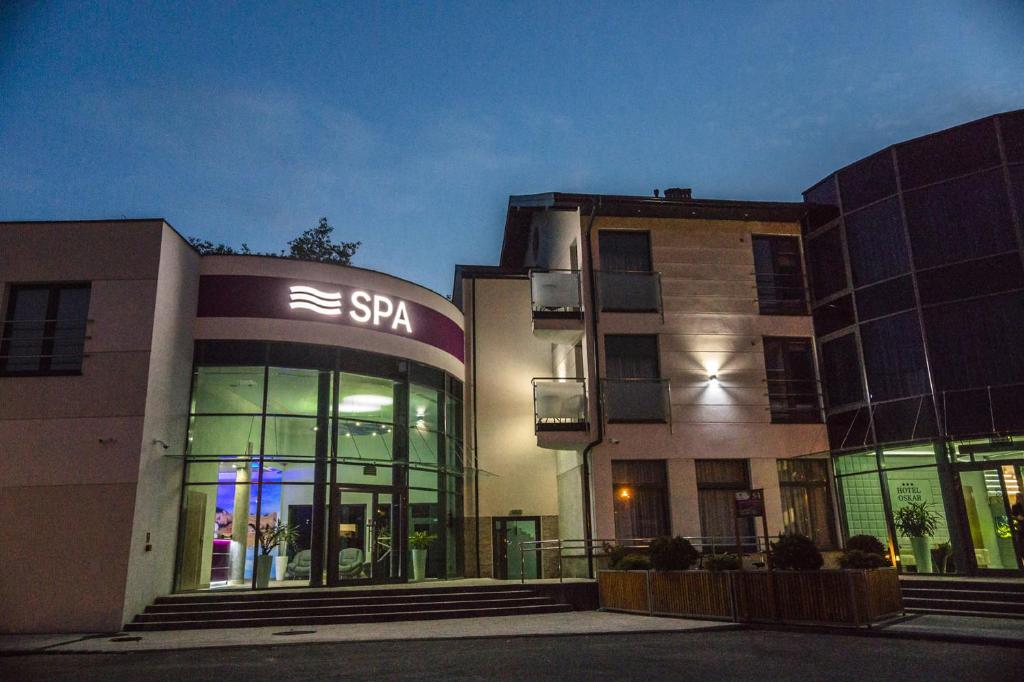a building with a sara sign on the front of it at Hotel Oskar Business & Spa in Puławy