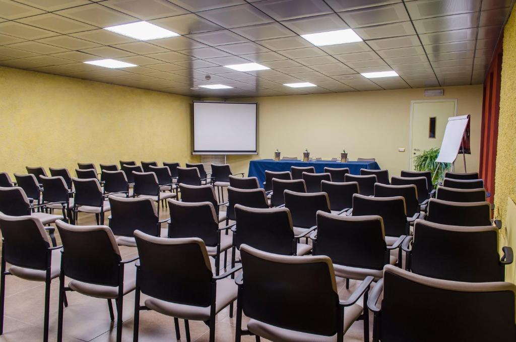 Οι επιχειρηματικές εγκαταστάσεις ή/και οι αίθουσες συνεδριάσεων στο Elliot Osteria e dormire in collina