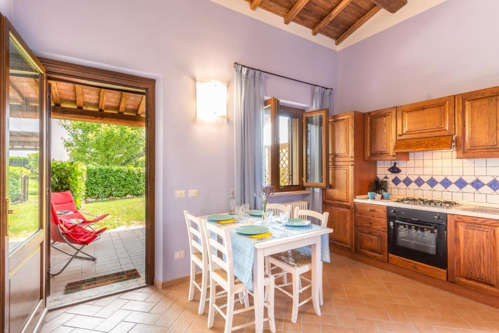 Kuchyň nebo kuchyňský kout v ubytování Agriturismo Dei Casali