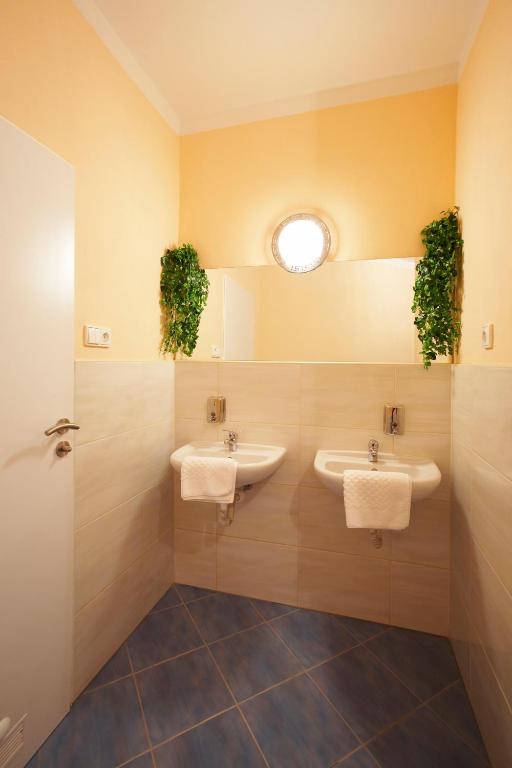 Un baño de Hostel Franz Kafka