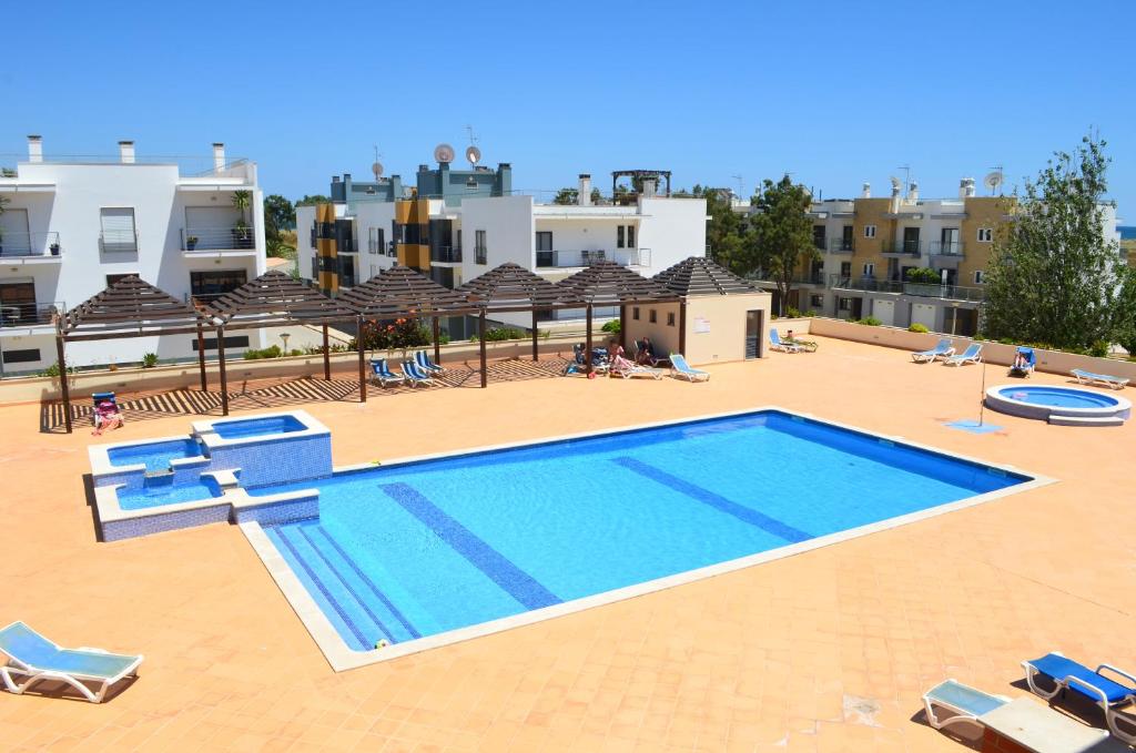 Bazén v ubytování Marina Beach Apartment nebo v jeho okolí