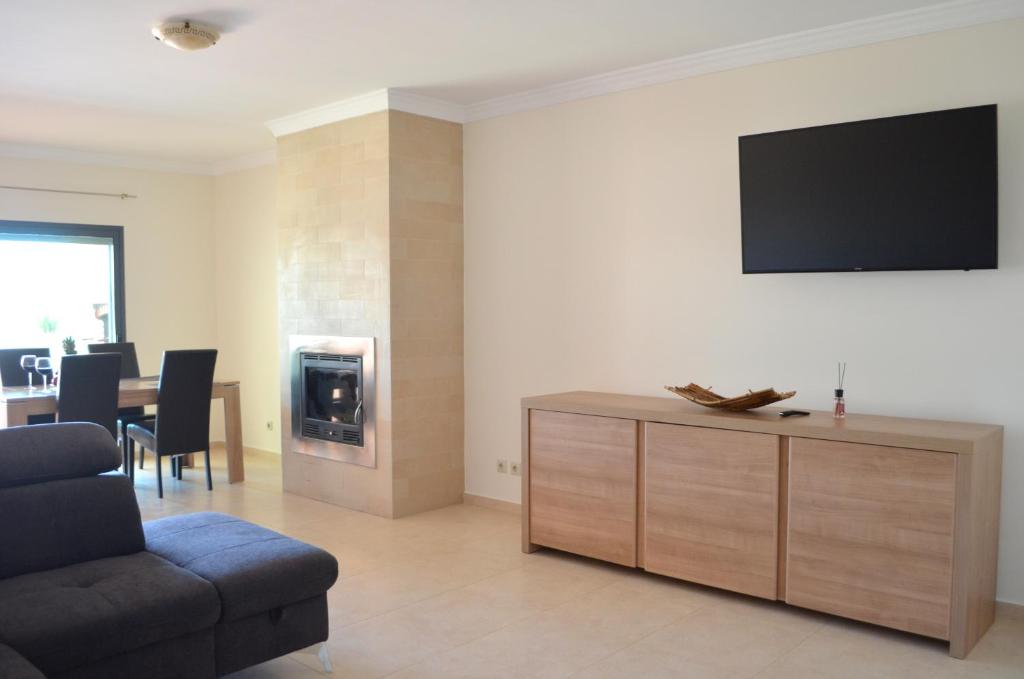 TV a/nebo společenská místnost v ubytování Marina Beach Apartment