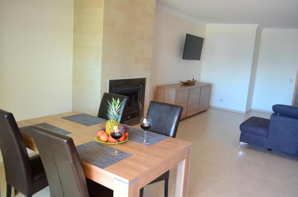 TV a/nebo společenská místnost v ubytování Marina Beach Apartment