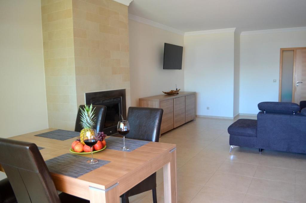 TV a/nebo společenská místnost v ubytování Marina Beach Apartment