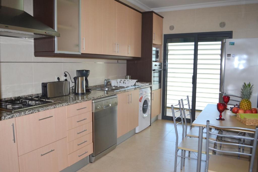 Kuchyň nebo kuchyňský kout v ubytování Marina Beach Apartment