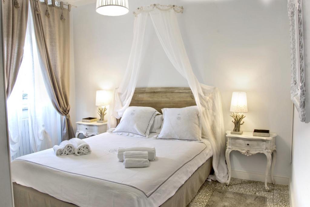 Кровать или кровати в номере Appartamenti Corte dell'Arancio