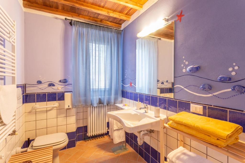Koupelna v ubytování Agriturismo Dei Casali