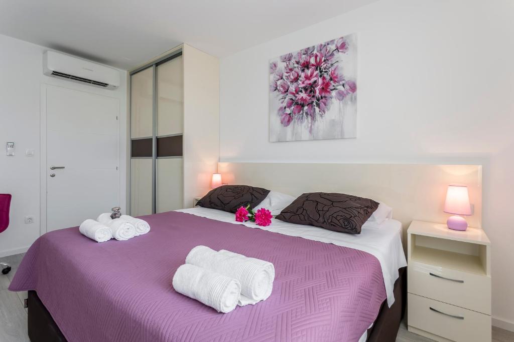 Postel nebo postele na pokoji v ubytování Apartments Villa 19