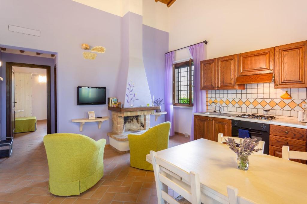 Kuchyň nebo kuchyňský kout v ubytování Agriturismo Dei Casali