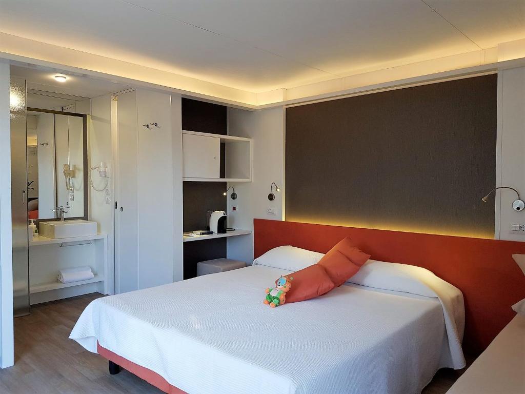 Llit o llits en una habitació de Villaggio Dei Fiori